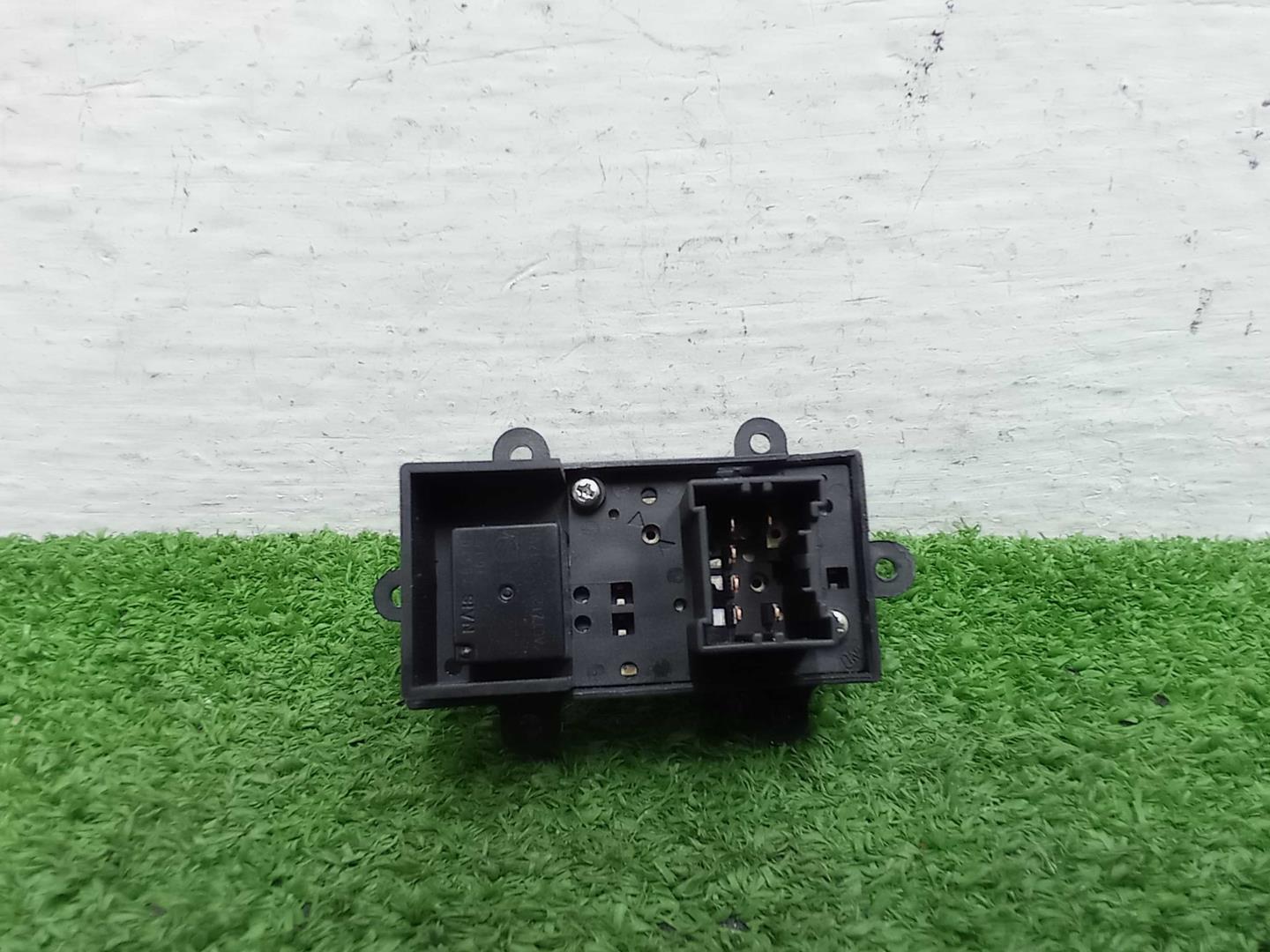 Кнопка стеклоподъемника