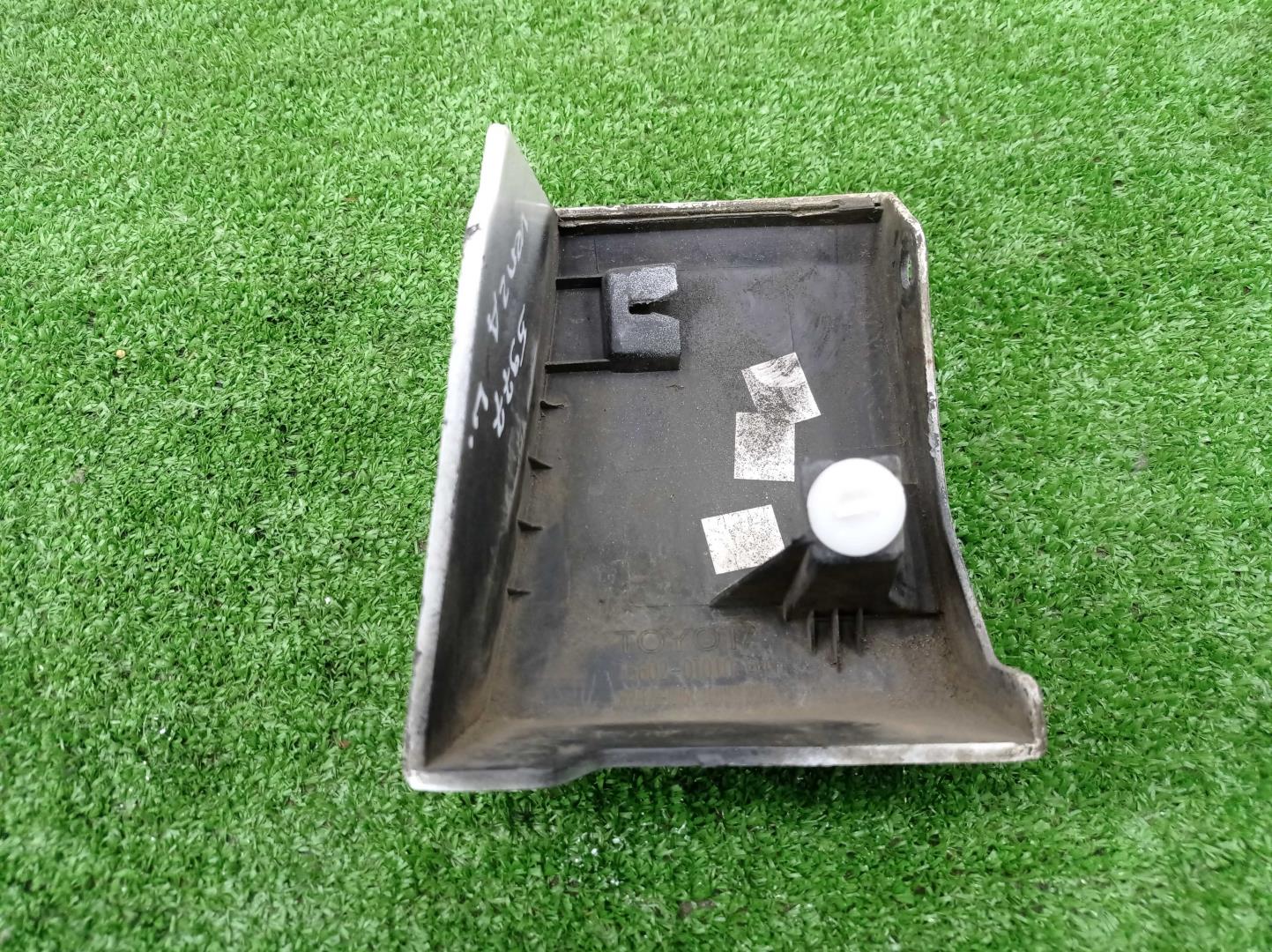 Накладка переднего крыла левого