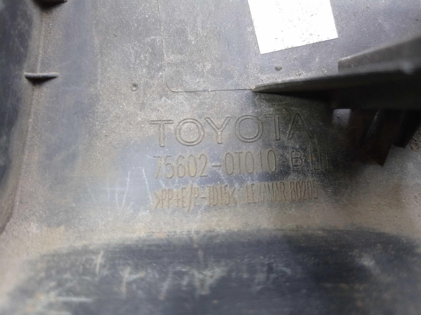 Накладка переднего крыла левого