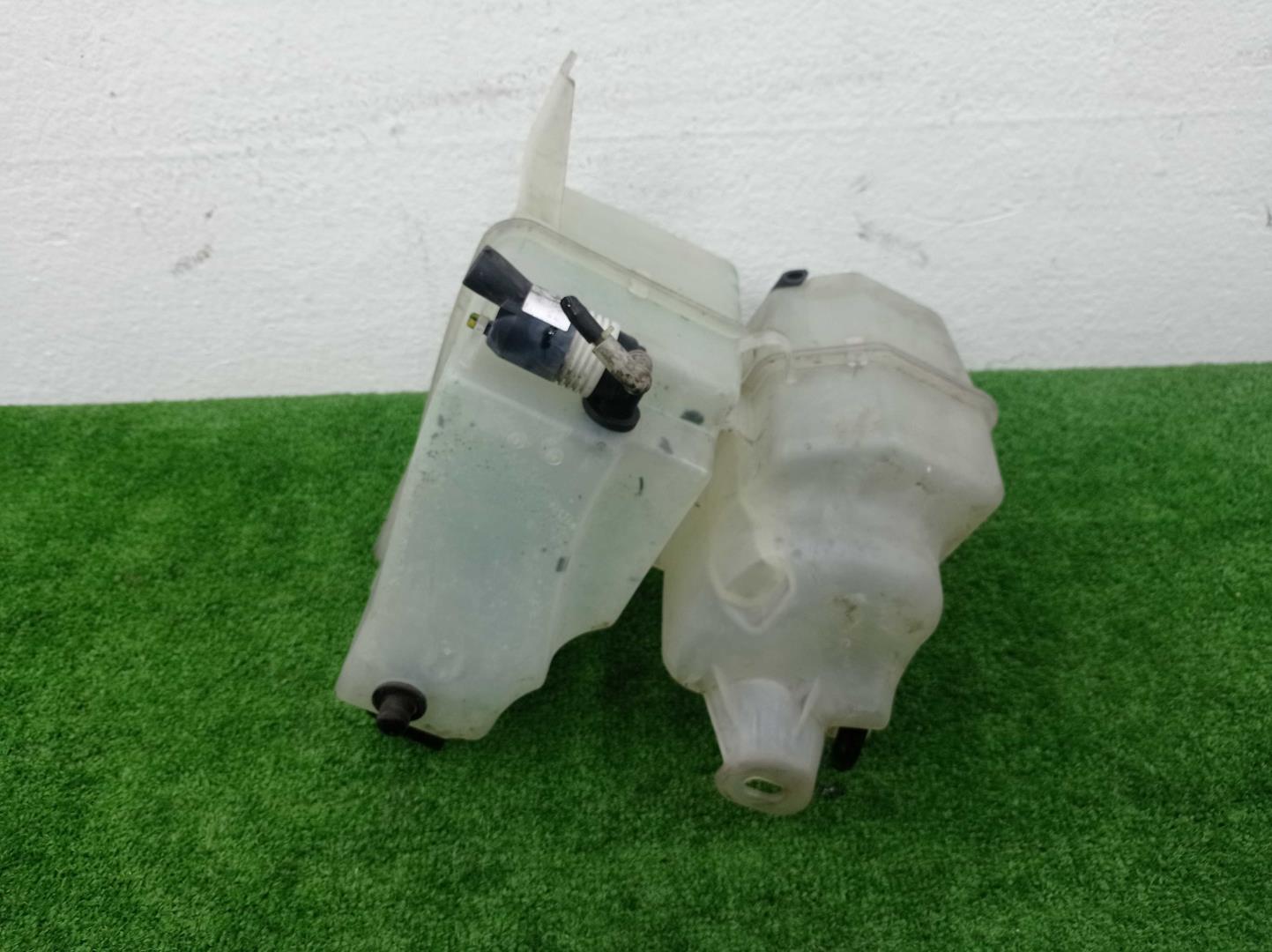 Бачок омывателя лобового стекла