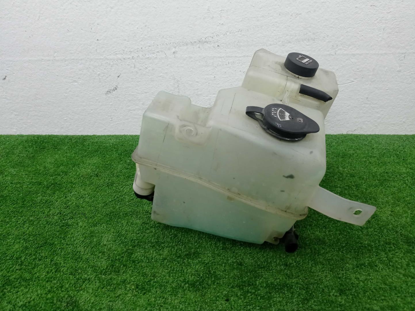 Бачок омывателя лобового стекла