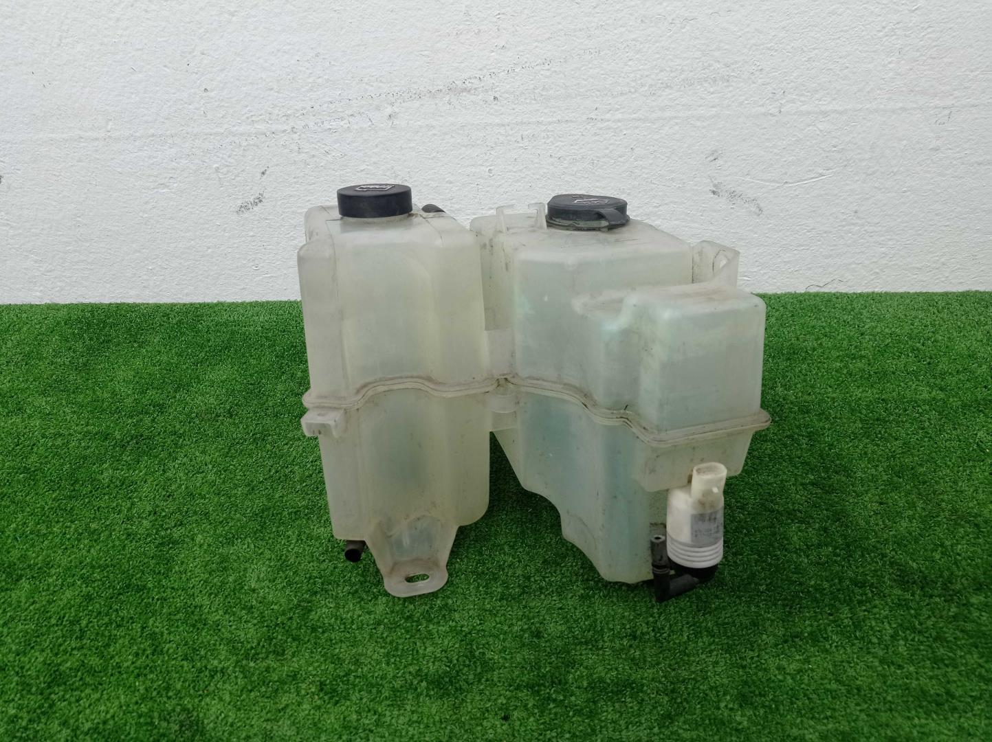 Бачок омывателя лобового стекла