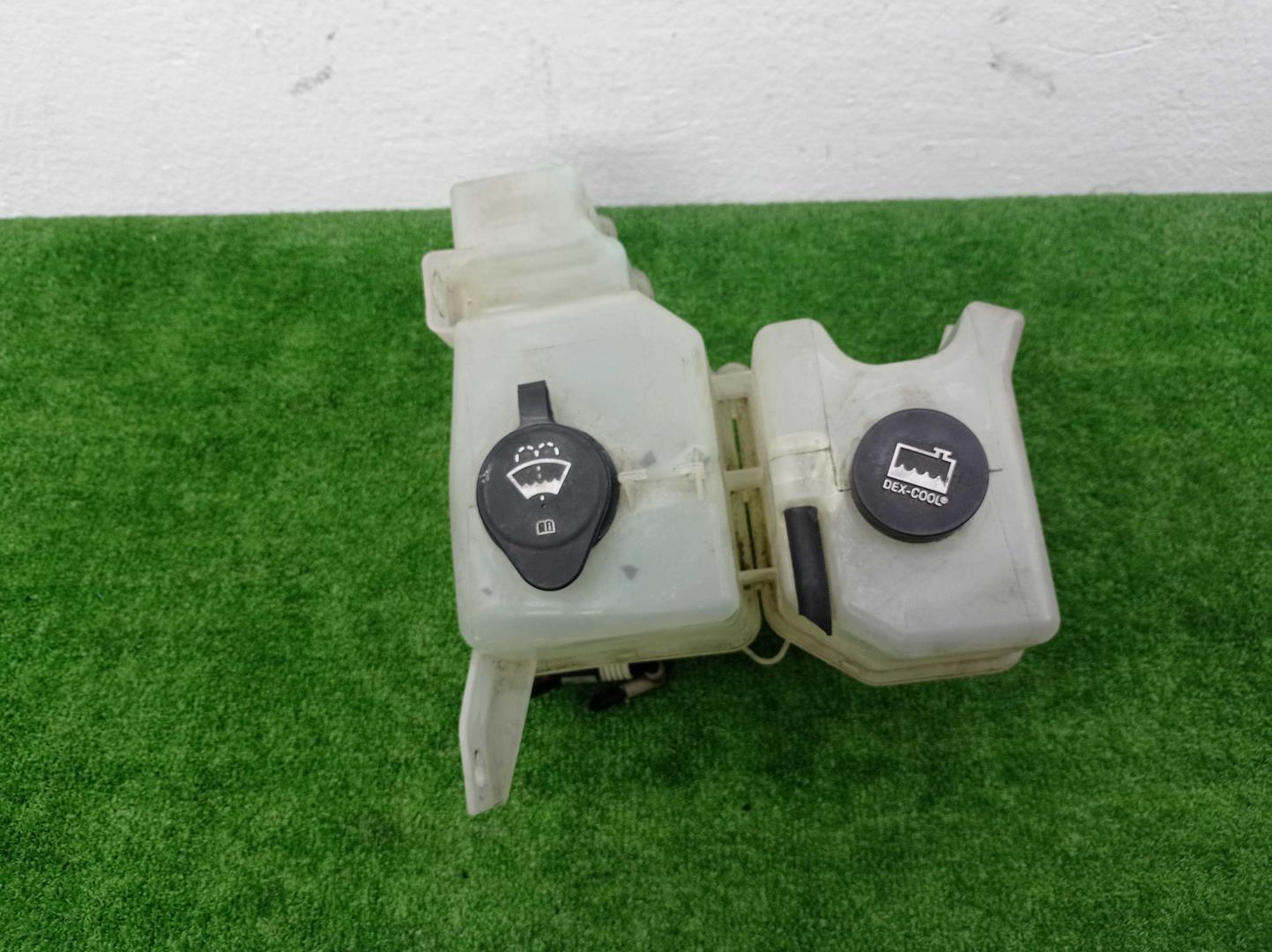 Бачок омывателя лобового стекла