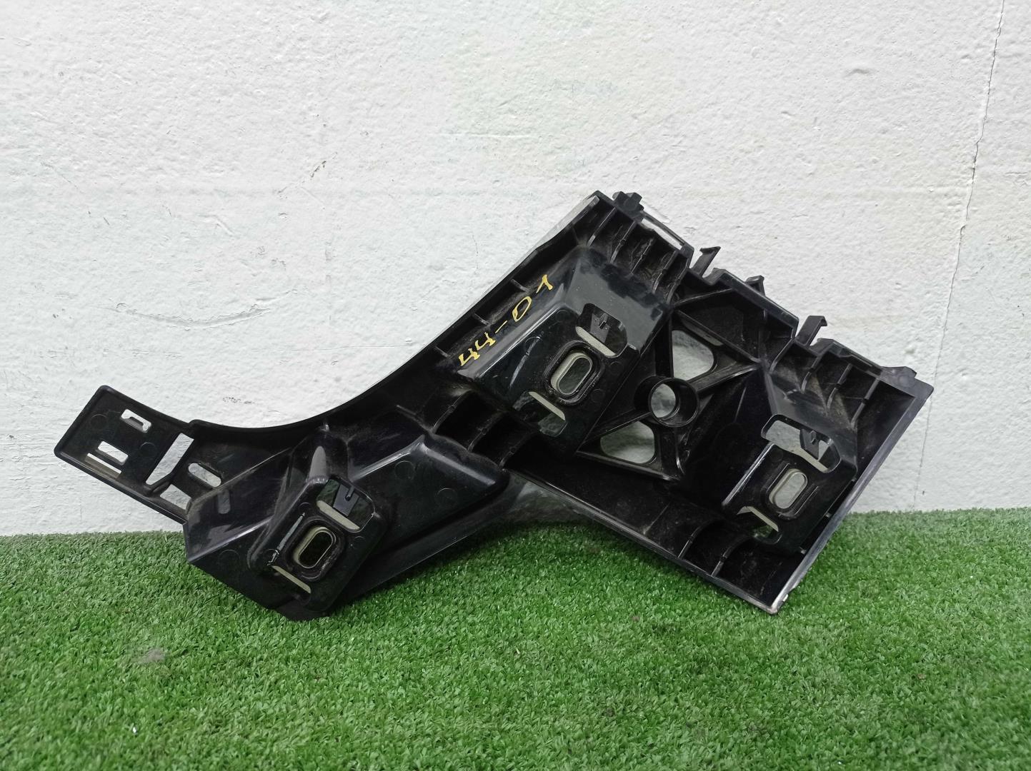 Кронштейн заднего бампера