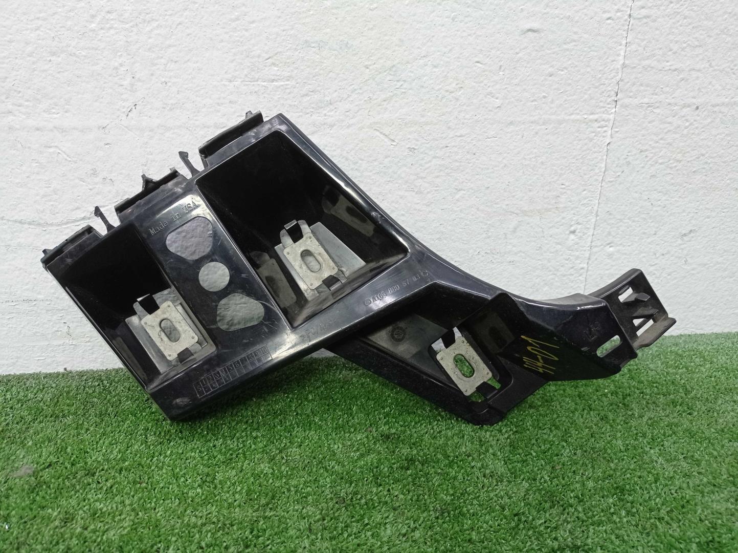 Кронштейн заднего бампера