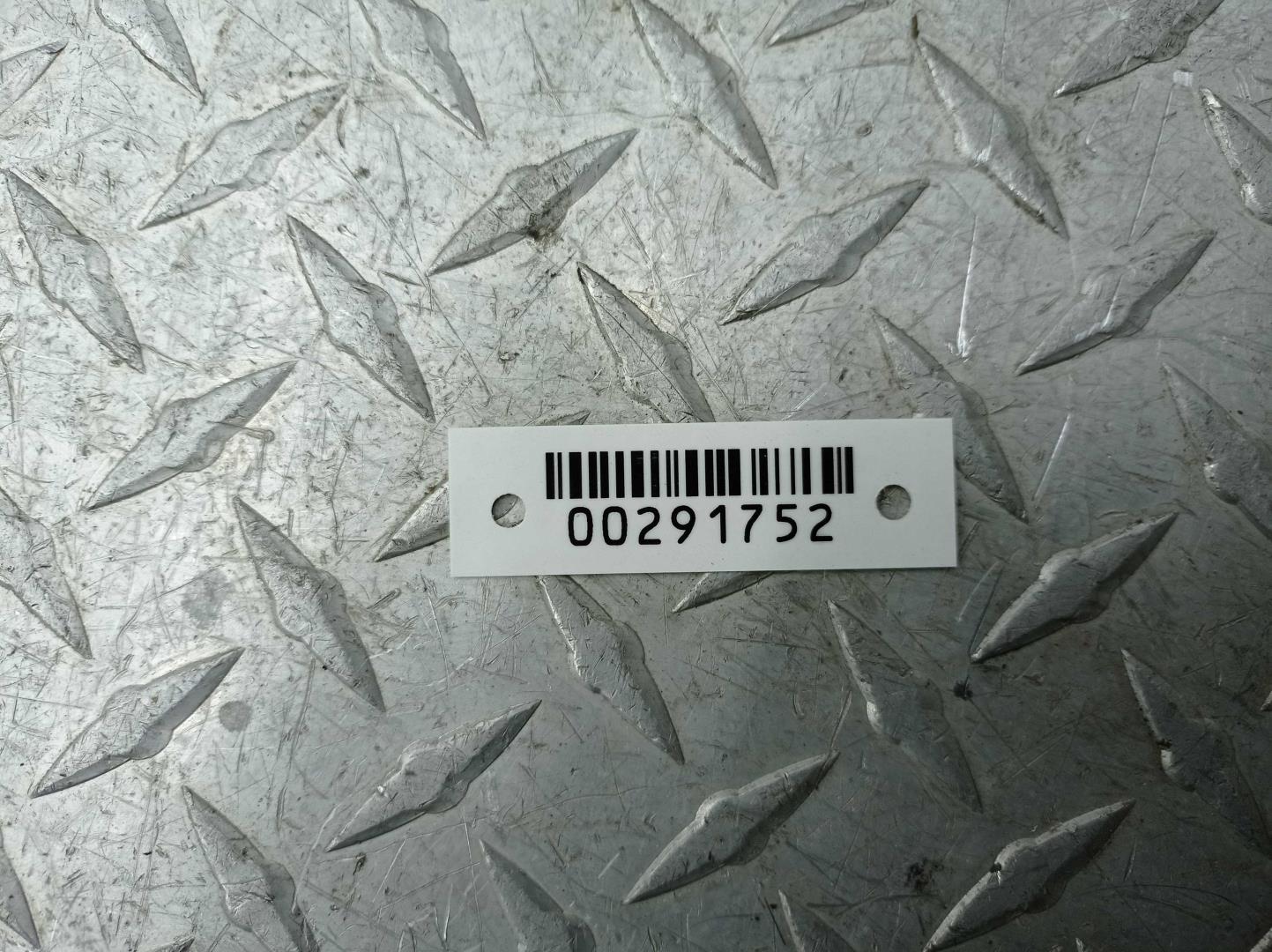 Стекло двери передней левой