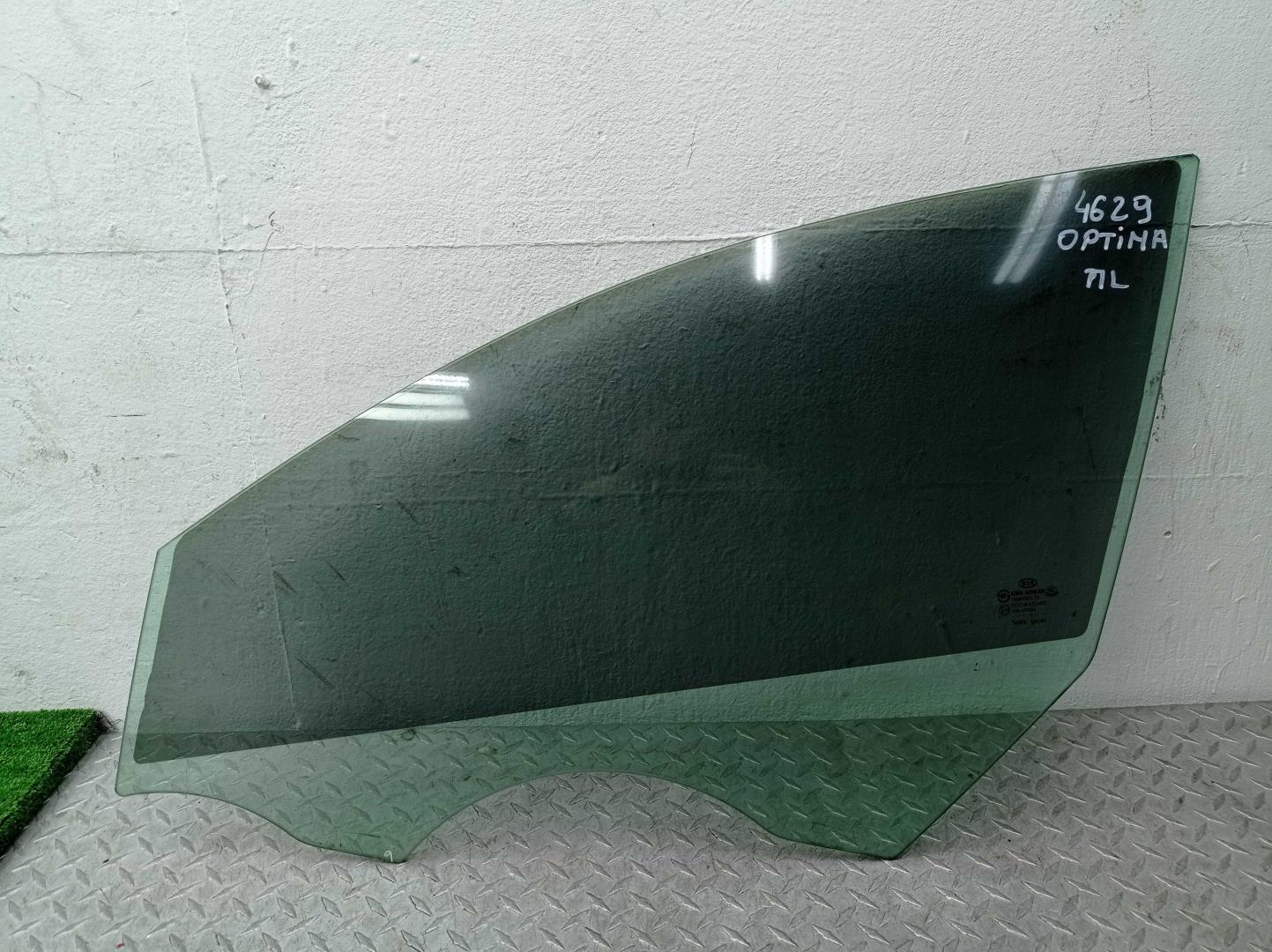 Стекло двери передней левой