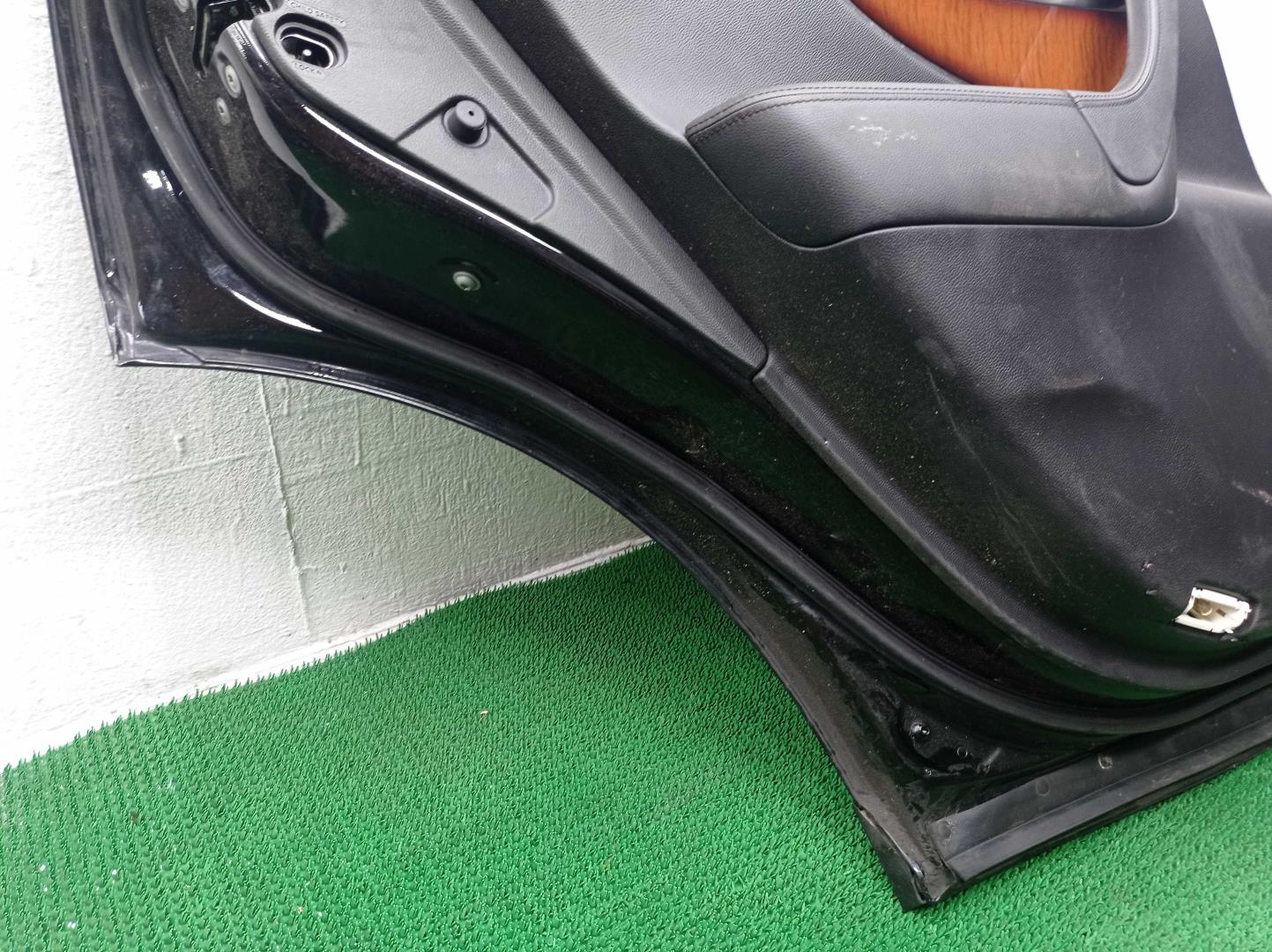 Стекло двери задней левой