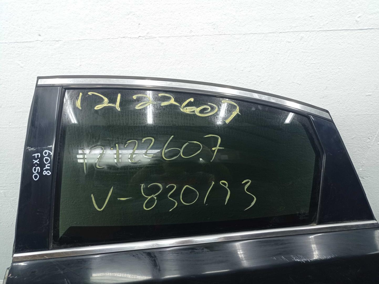 Стекло двери задней левой