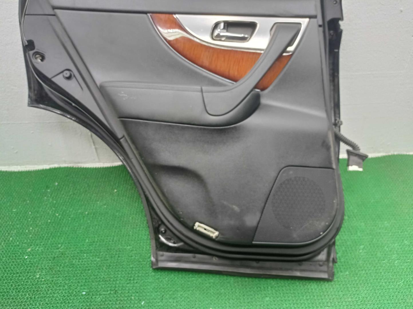 Стекло двери задней левой