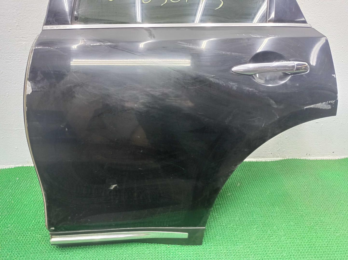 Стекло двери задней левой