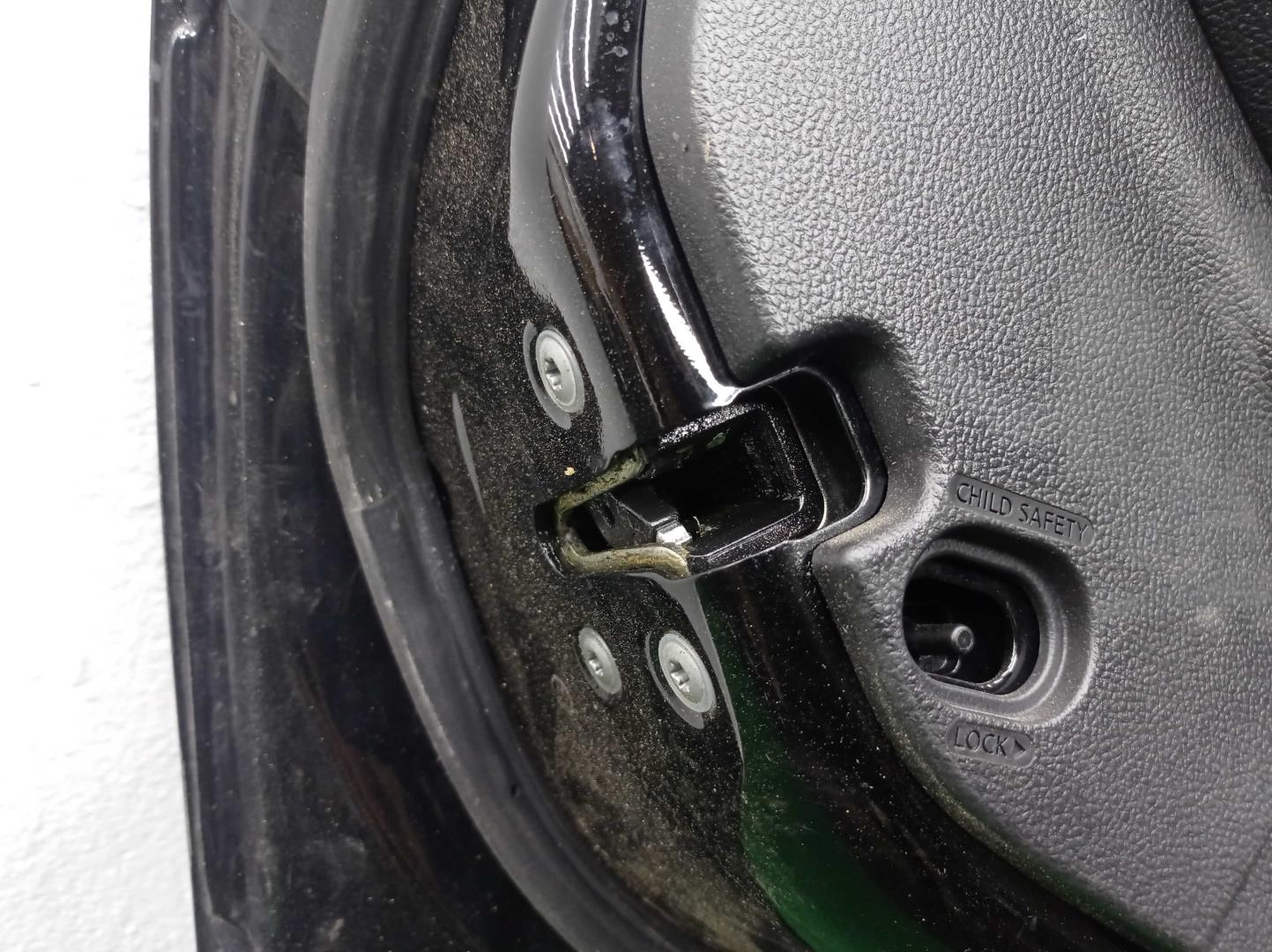 Стекло двери задней левой