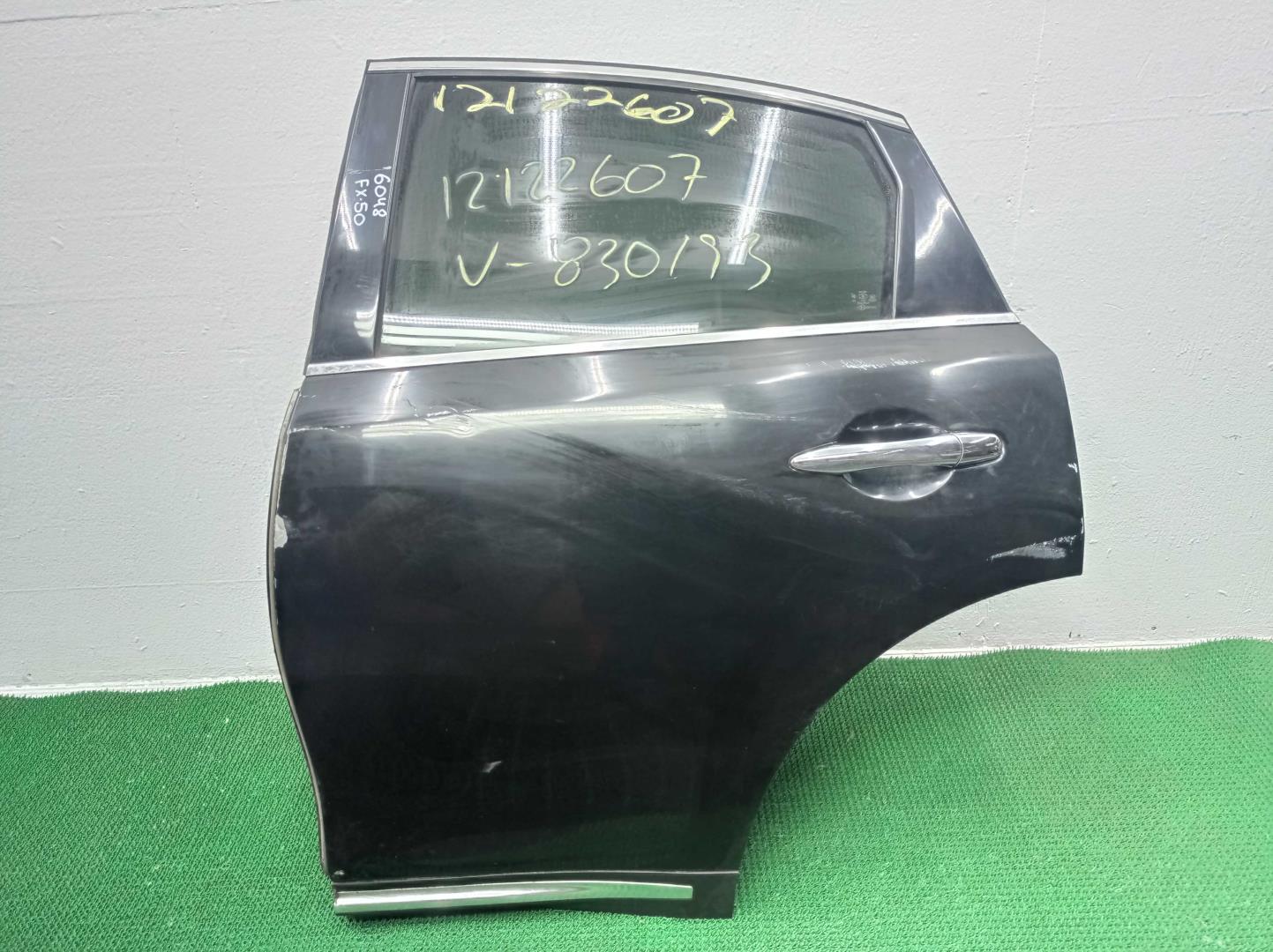 Стекло двери задней левой