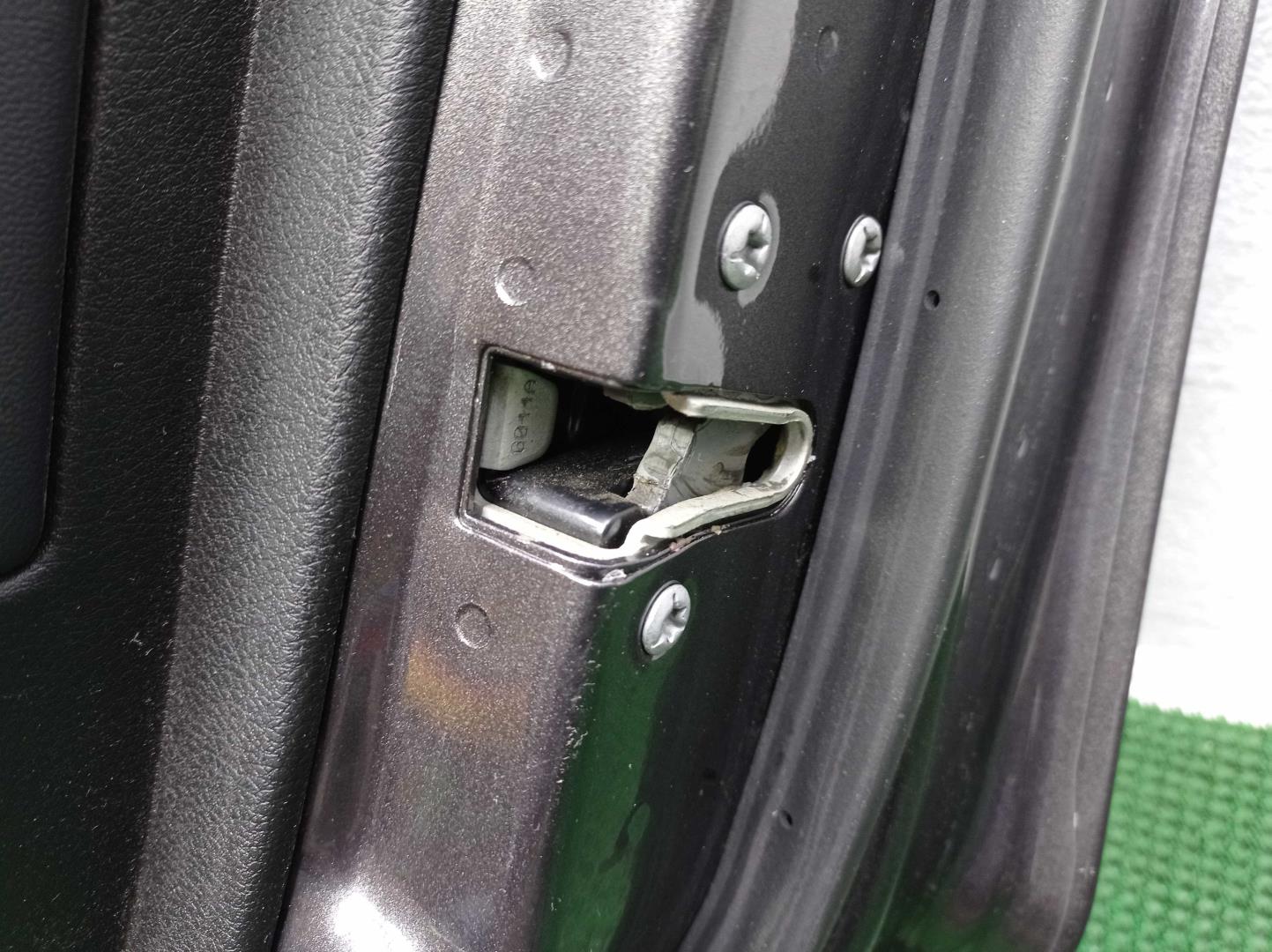 Замок двери передней правой