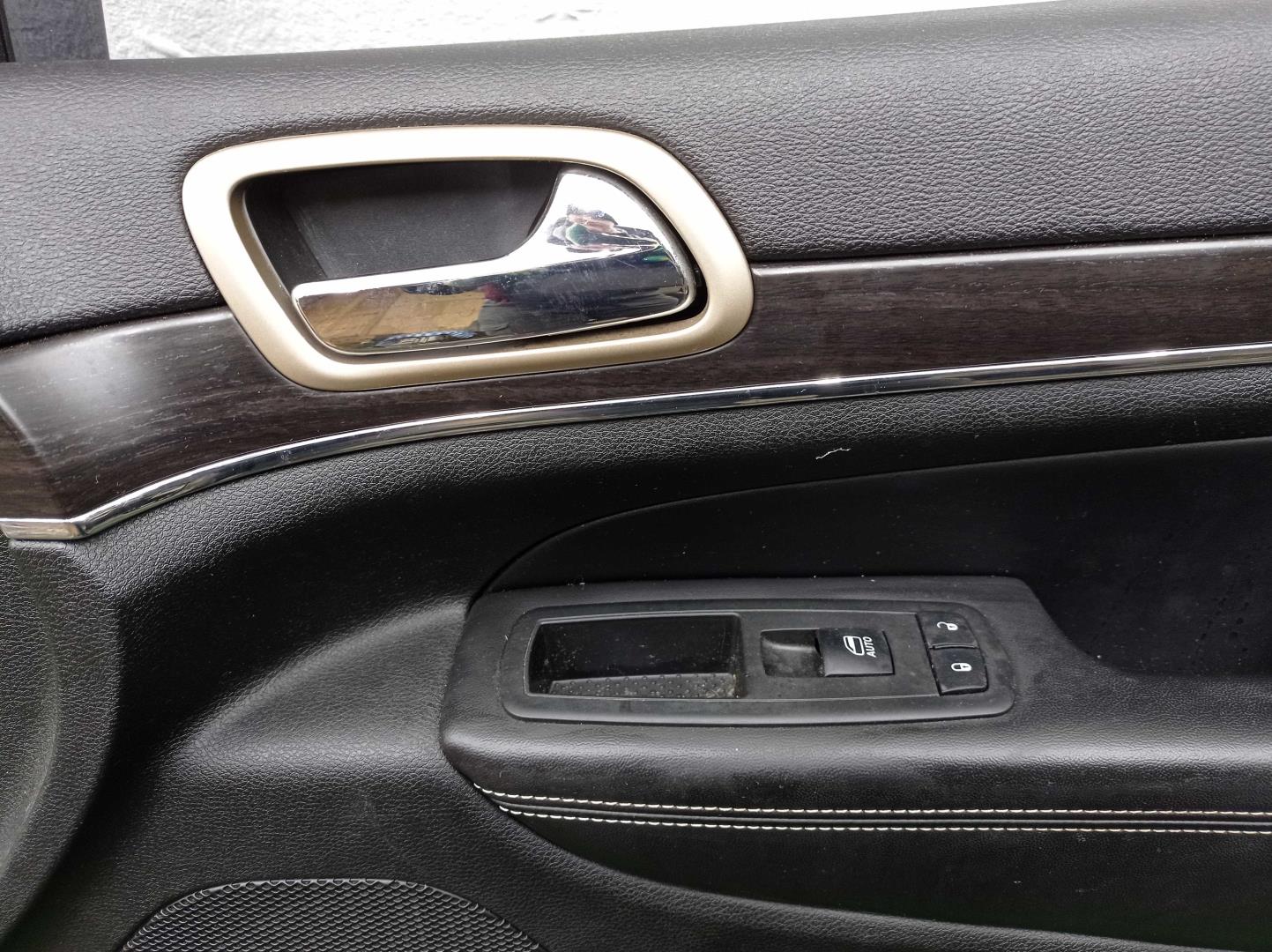 Замок двери передней правой