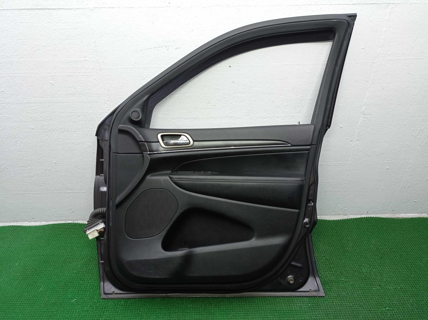 Замок двери передней правой