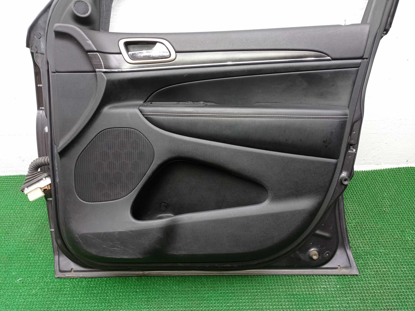 Замок двери передней правой