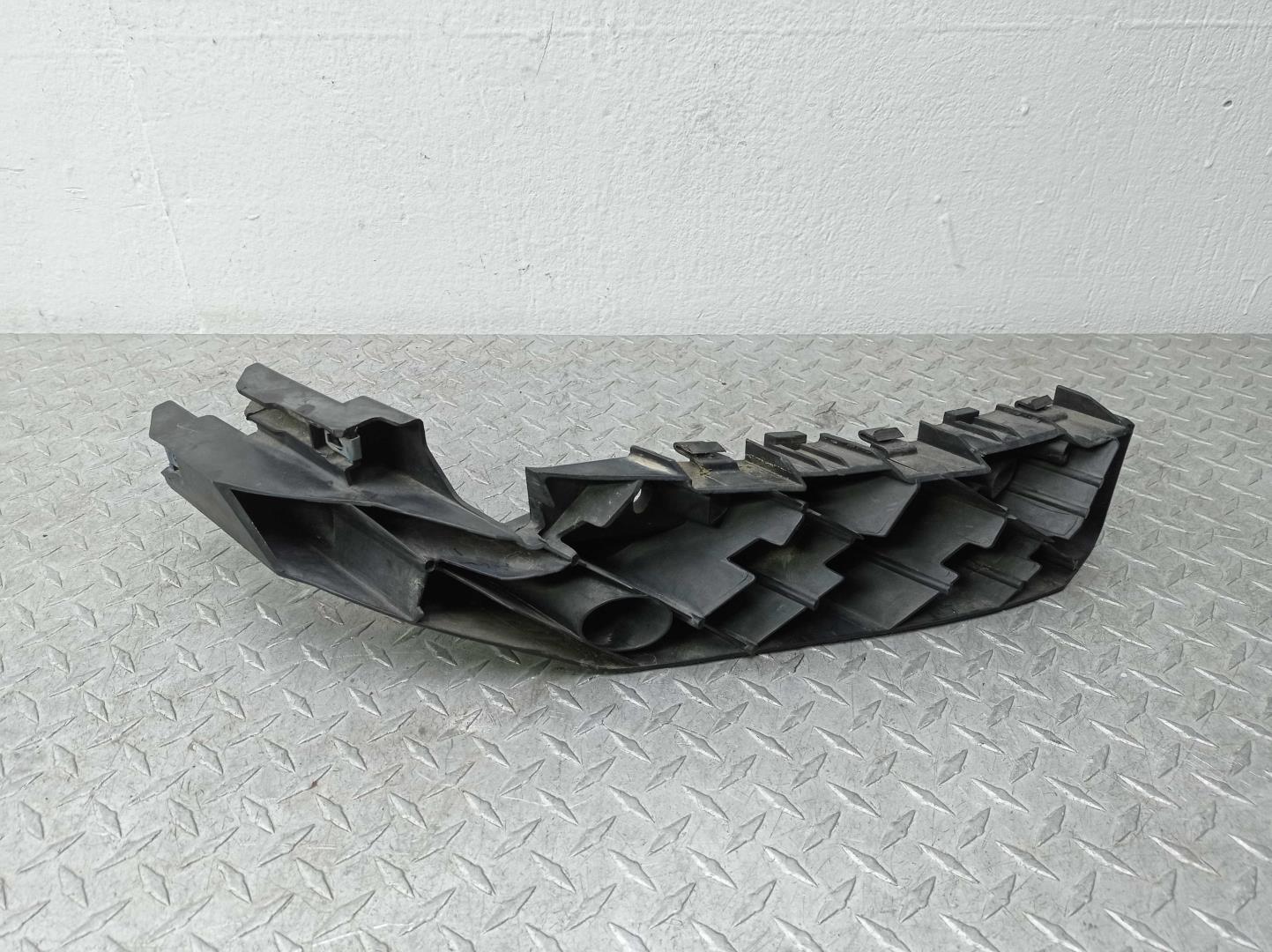 Кронштейн фар правый