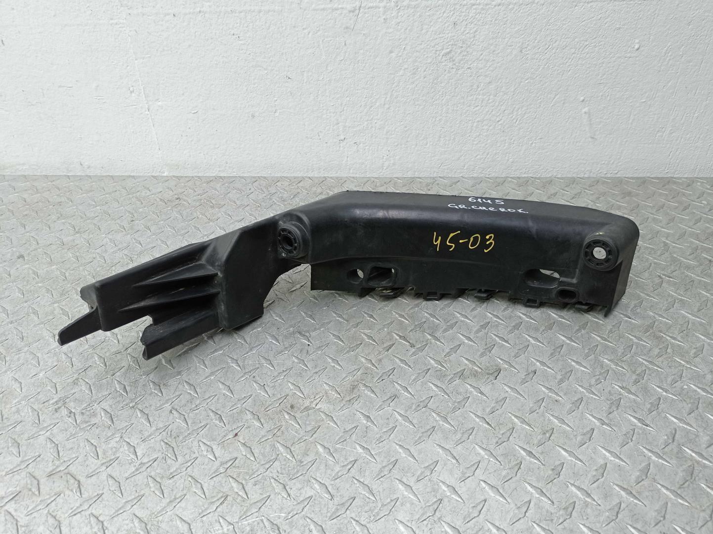 Кронштейн фар правый