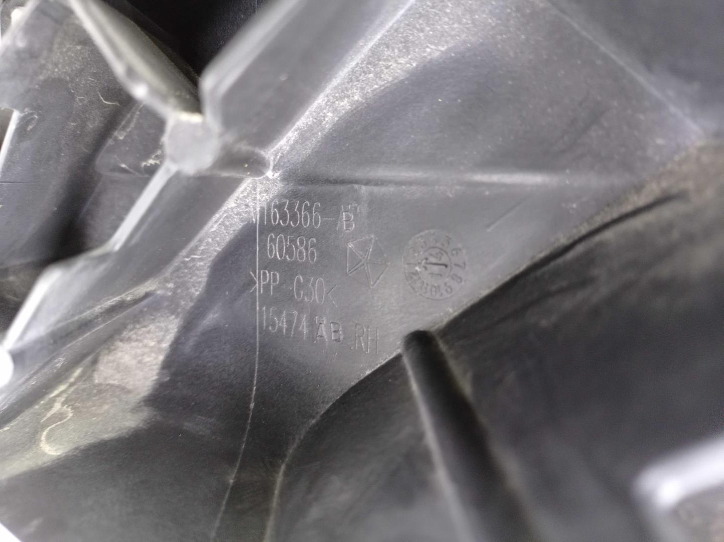 Кронштейн фар правый