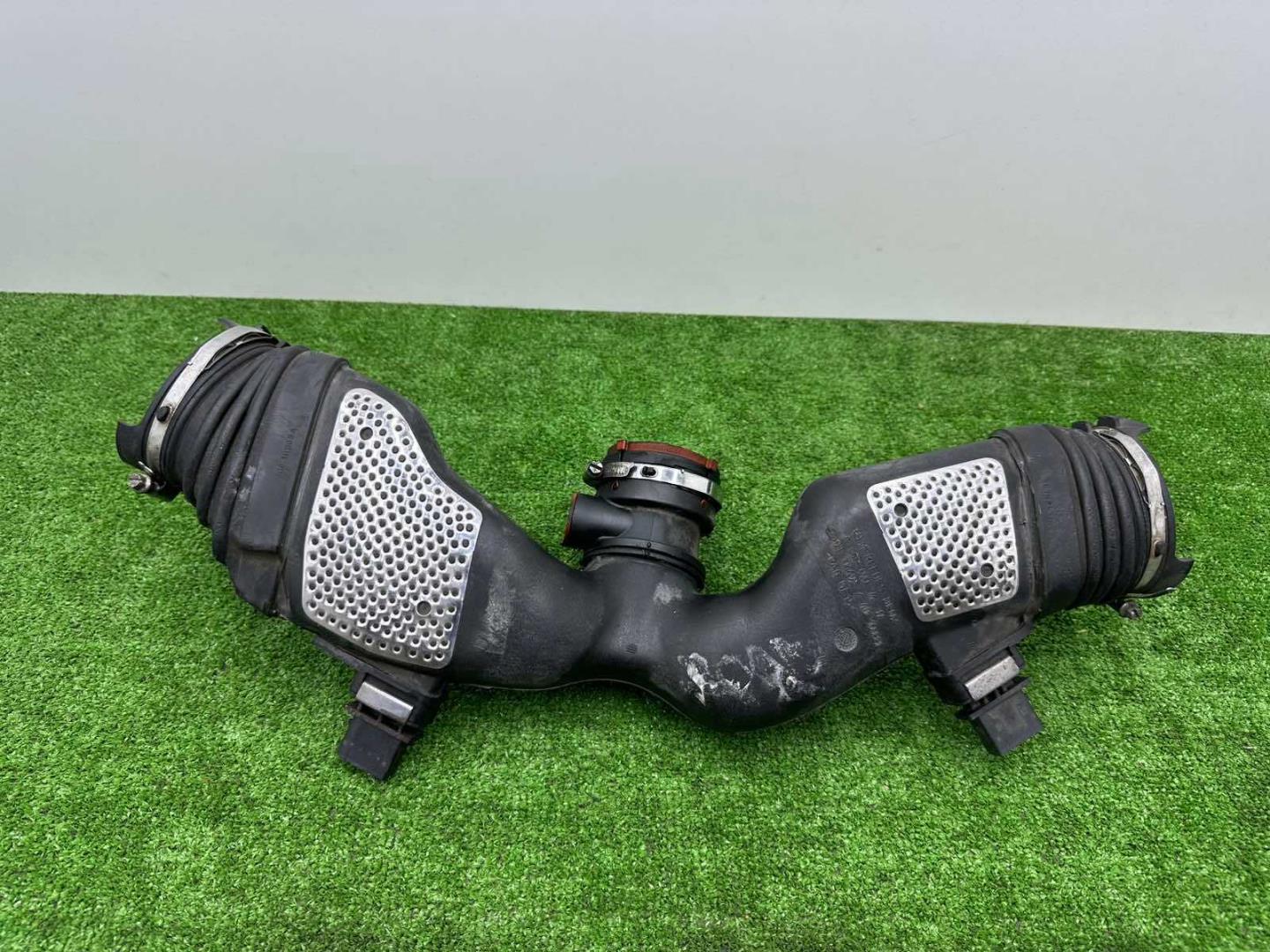 Патрубок воздушного фильтра