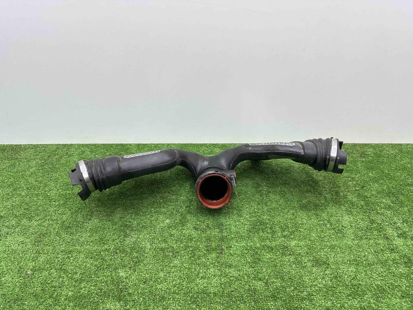 Патрубок воздушного фильтра