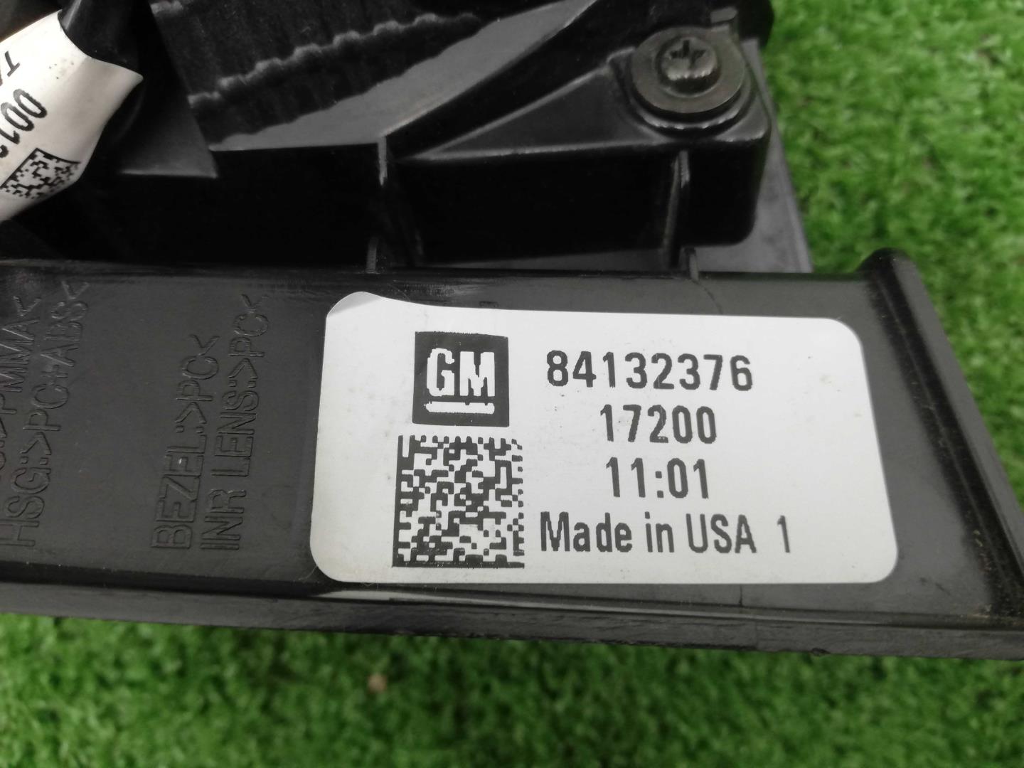 Фонарь задний наружный левый