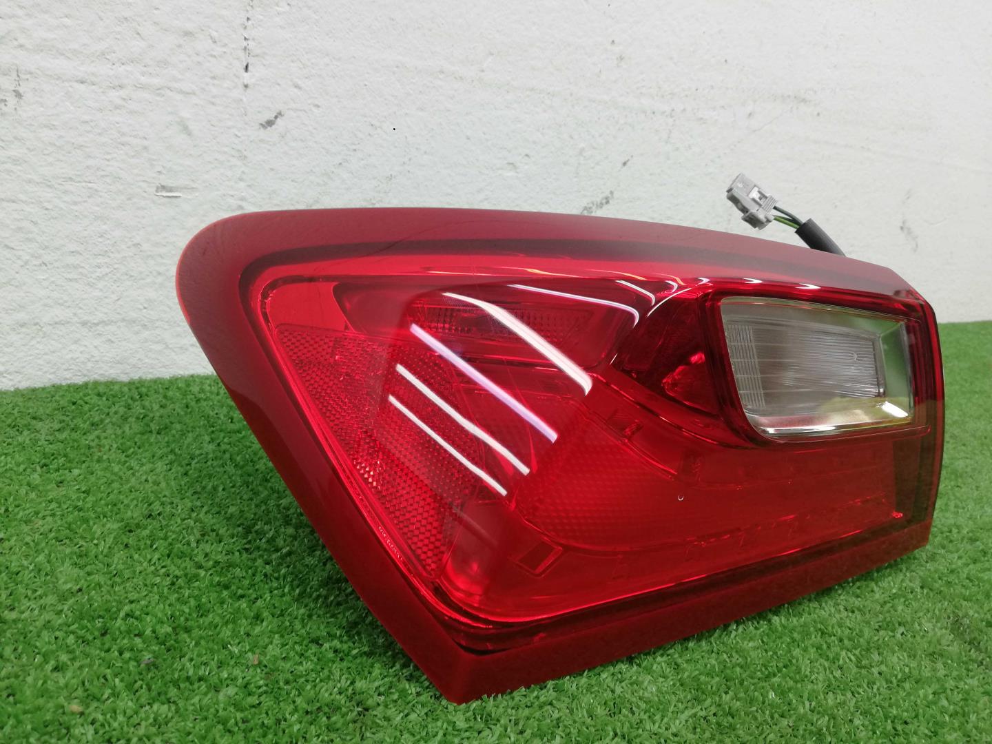 Фонарь задний наружный левый