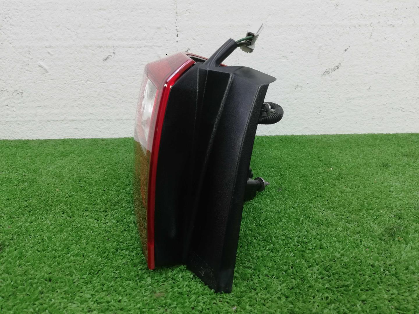 Фонарь задний наружный левый