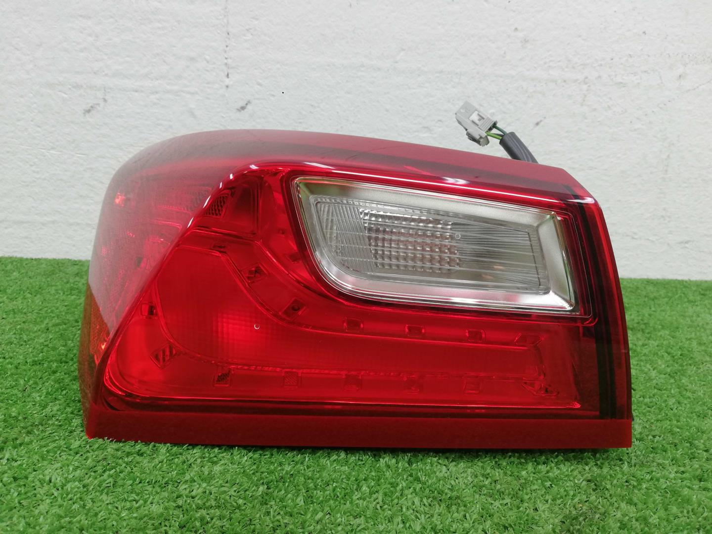 Фонарь задний наружный левый