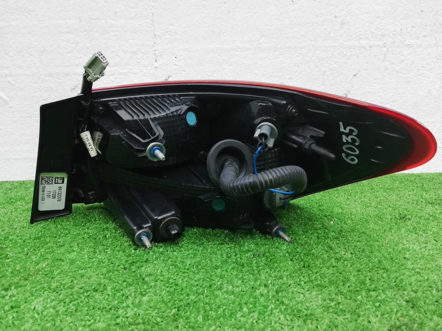 Фонарь задний наружный левый