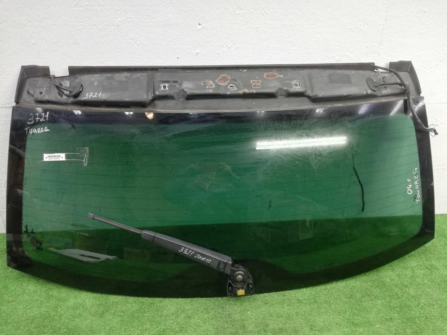 Стекло заднее