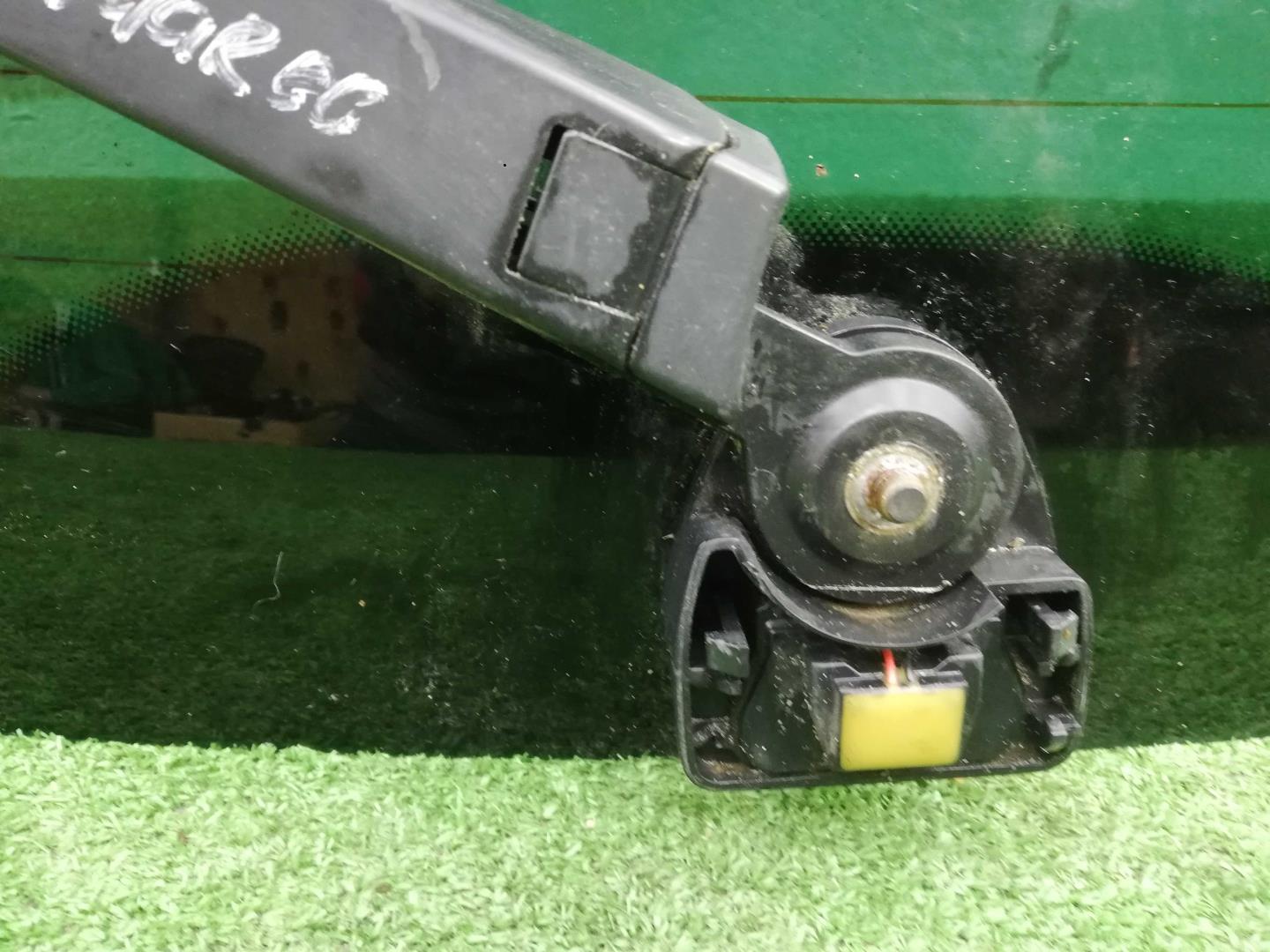 Стекло заднее