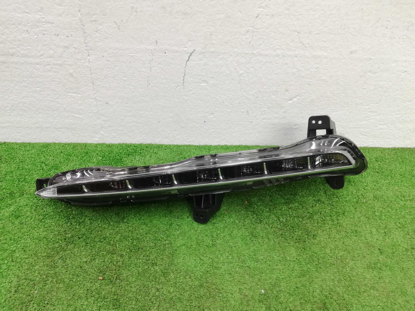 Фара противотуманная левая