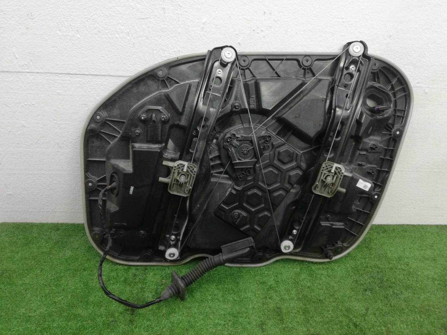 Стеклоподъемник электр. передний левый