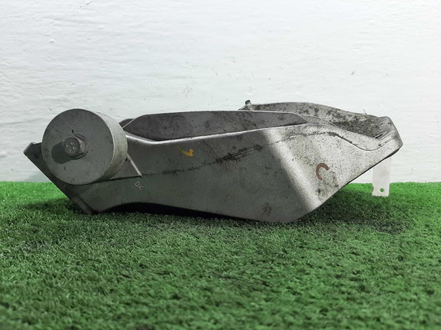 Кронштейн двигателя