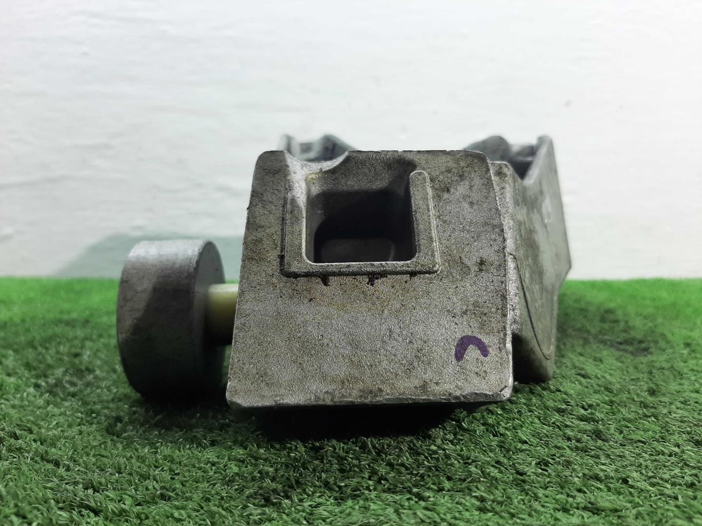 Кронштейн двигателя