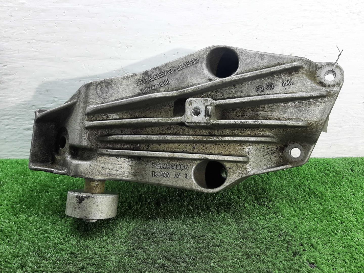 Кронштейн двигателя