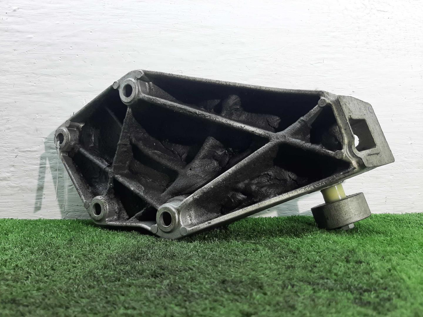 Кронштейн двигателя