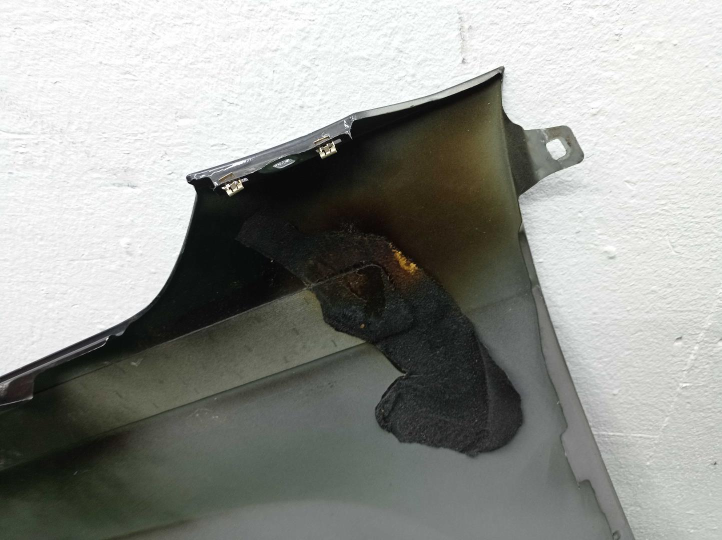 Крыло переднее правое