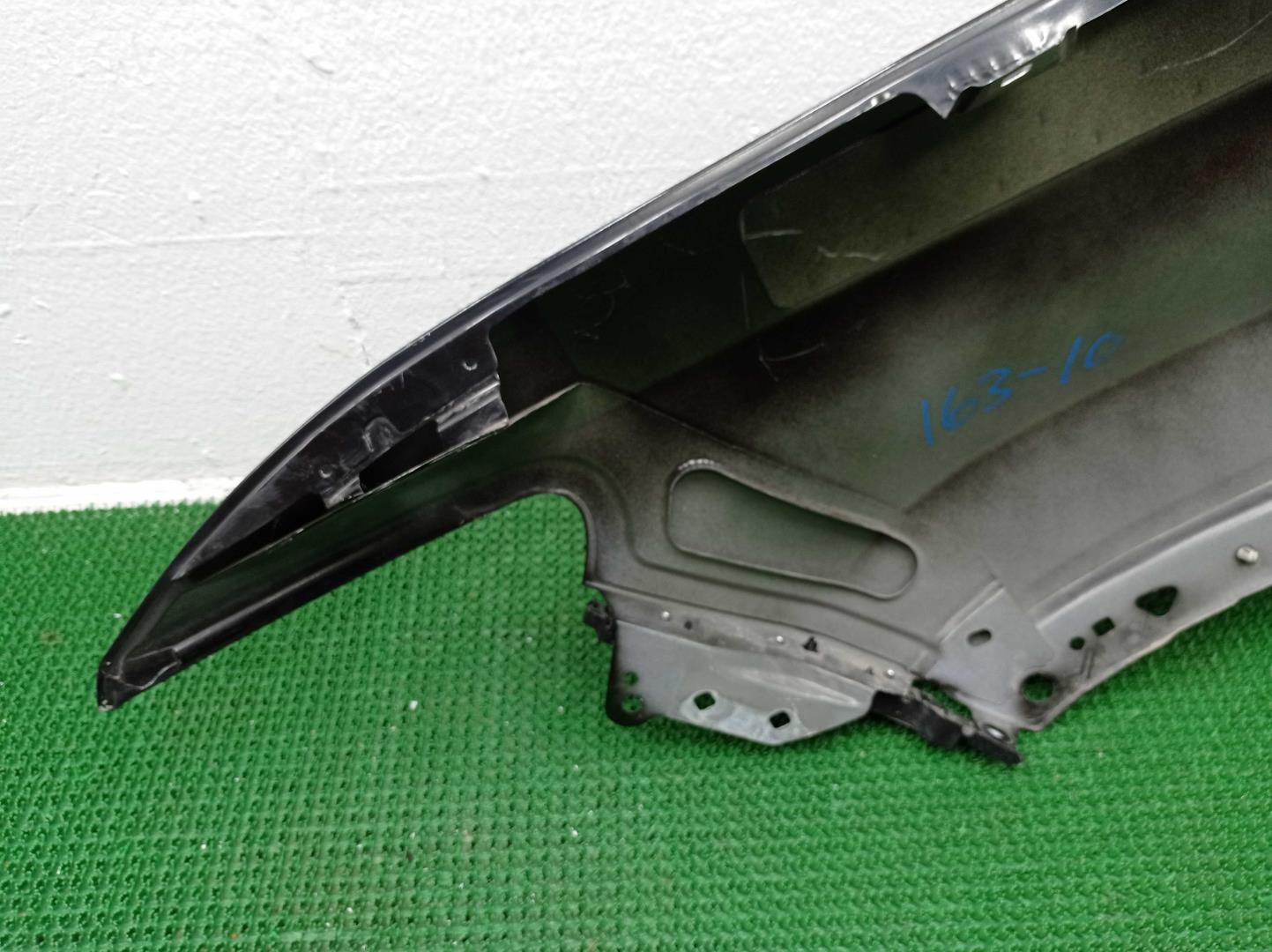 Крыло переднее правое