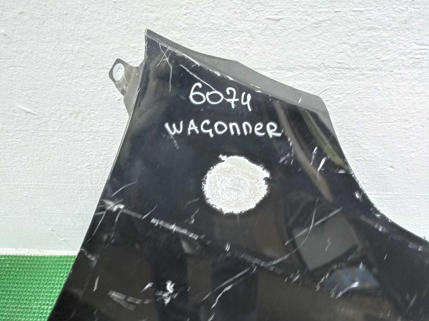 Крыло переднее правое