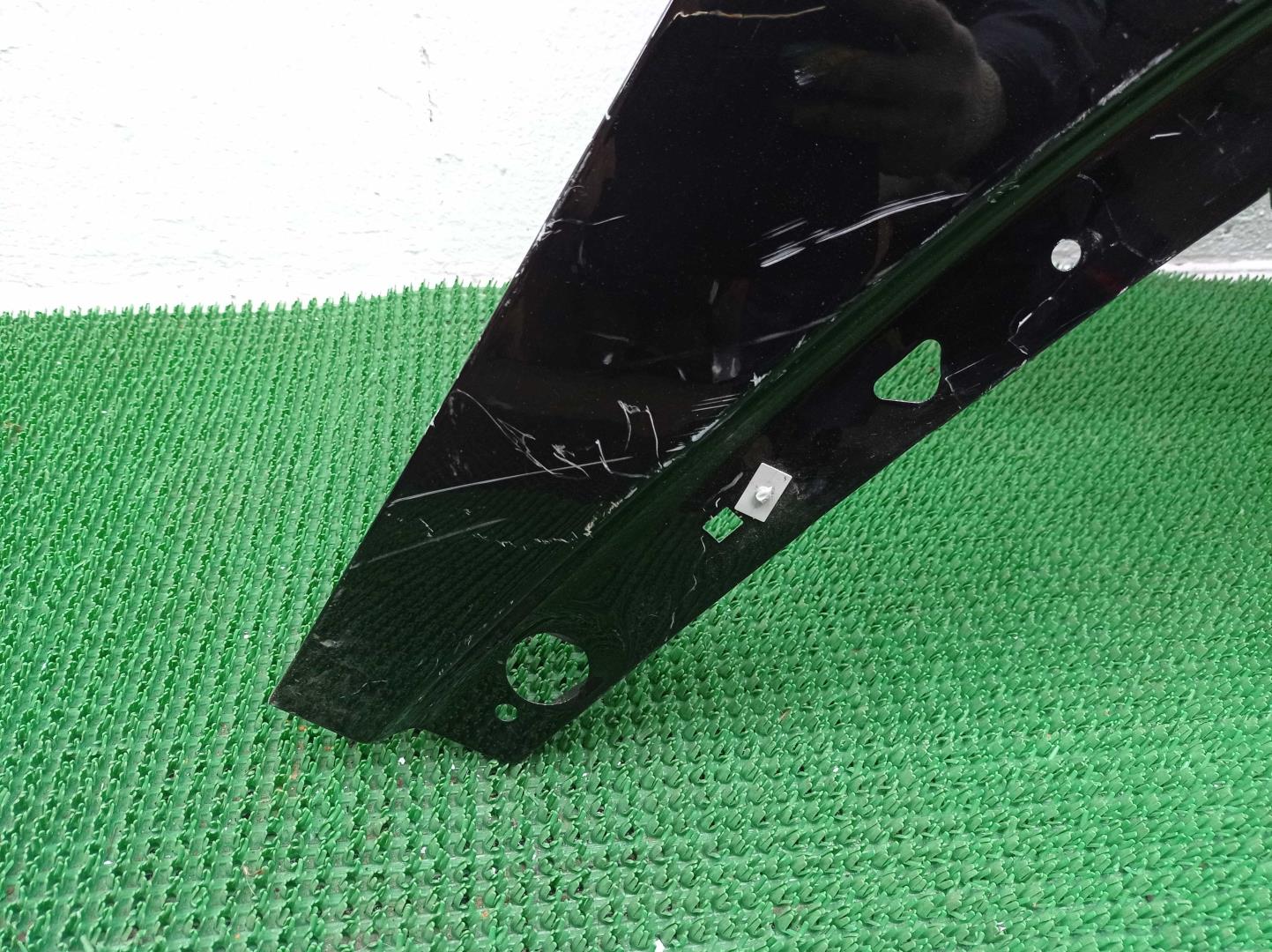 Крыло переднее правое