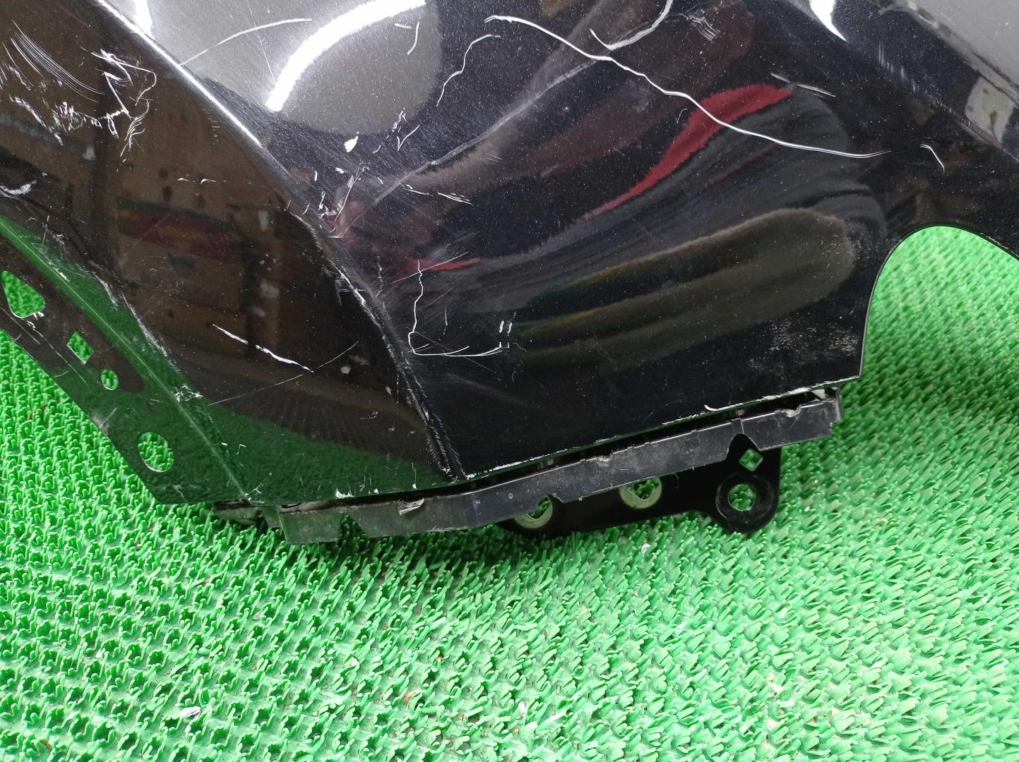 Крыло переднее правое