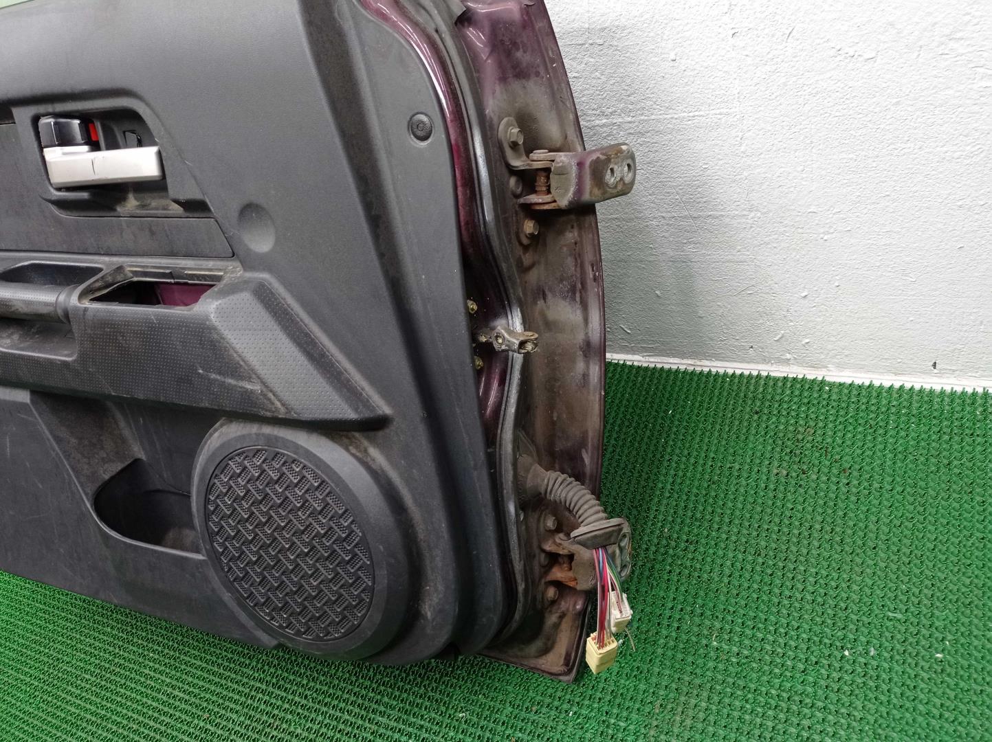 Замок двери передней правой