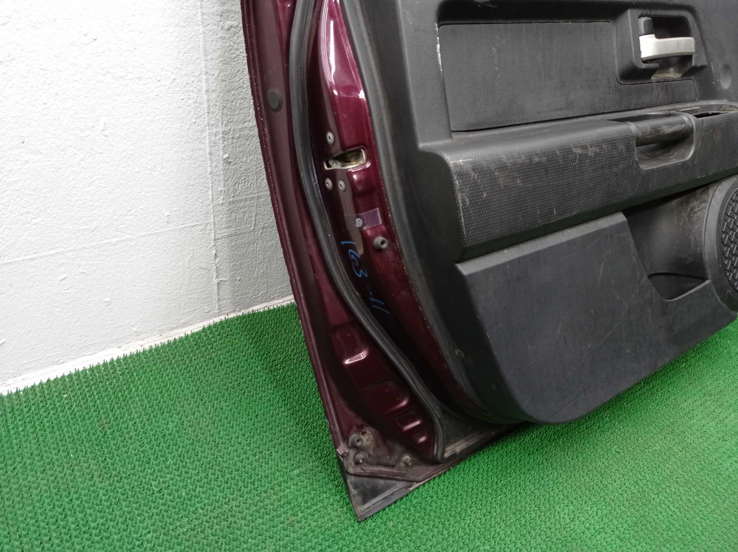 Замок двери передней правой