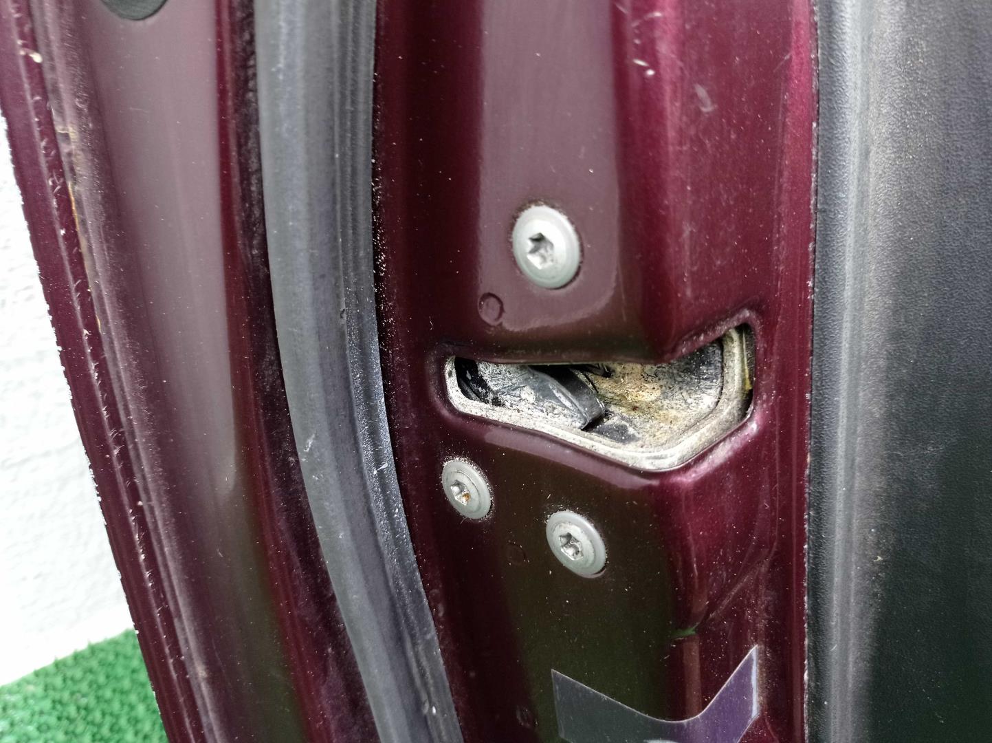 Замок двери передней правой