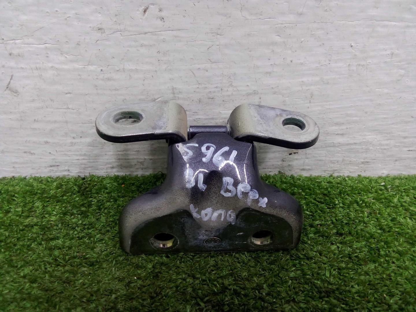 Петля двери