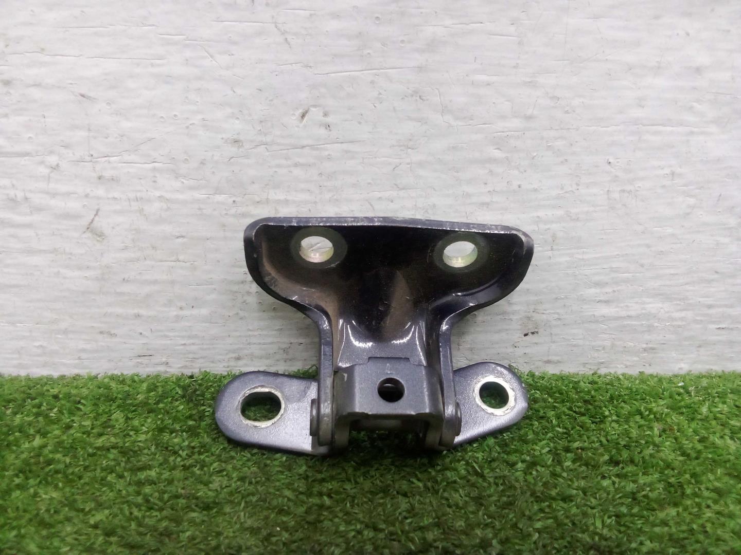 Петля двери