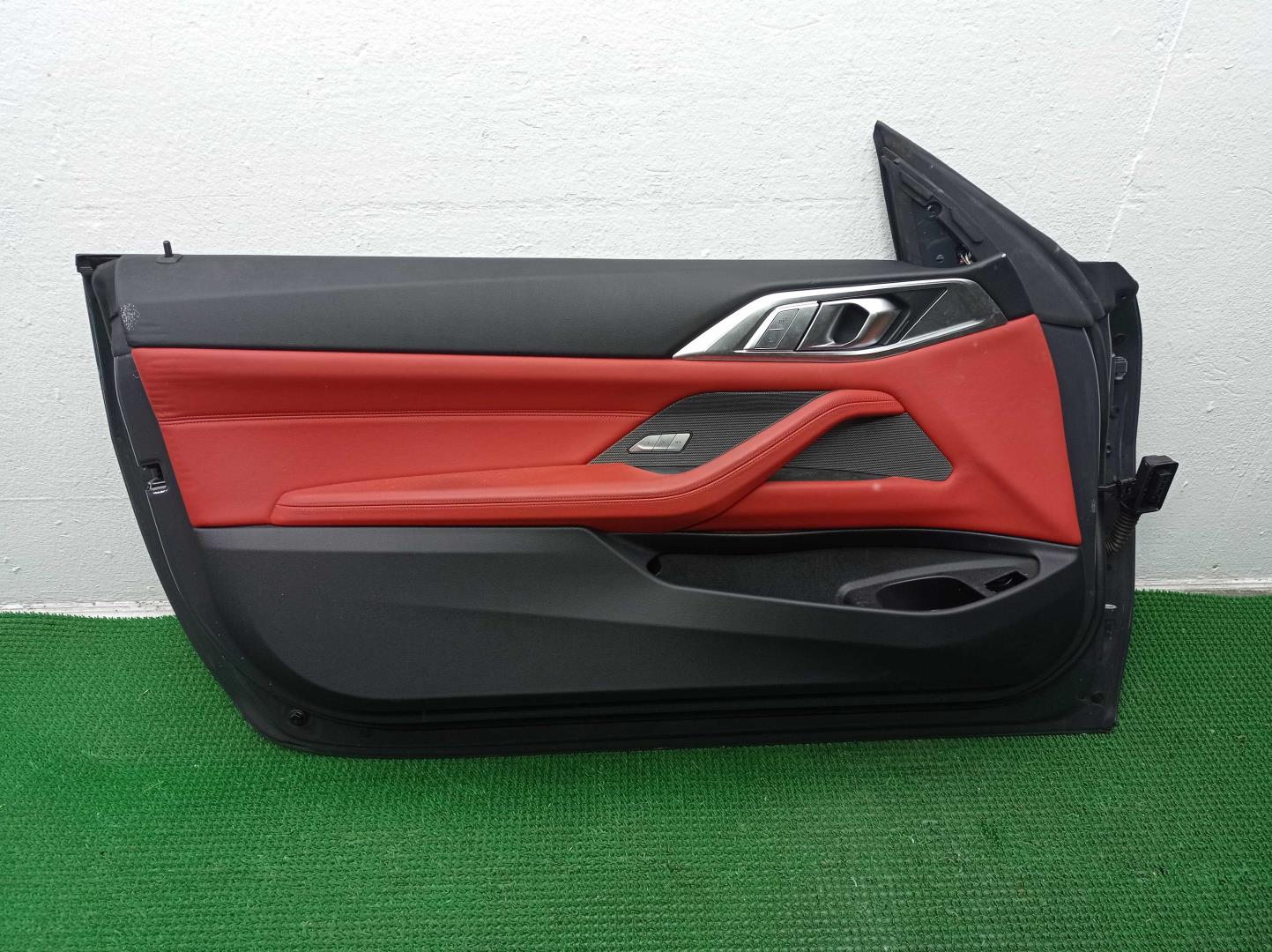 Обшивка двери передней левой